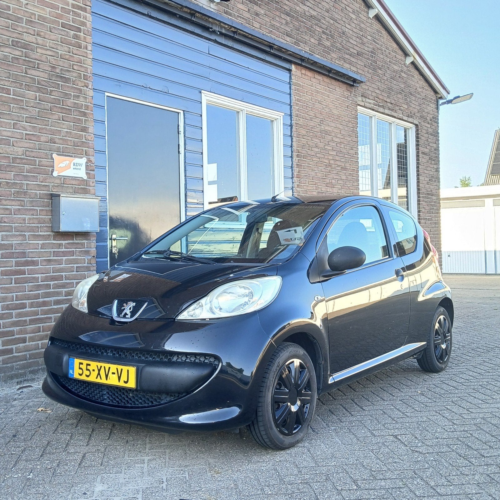 Peugeot 107 1.0 12v / APK 02-2027 / Bj.2007, Auto's, Voorwielaandrijving, Stof, Zwart, 4 stoelen