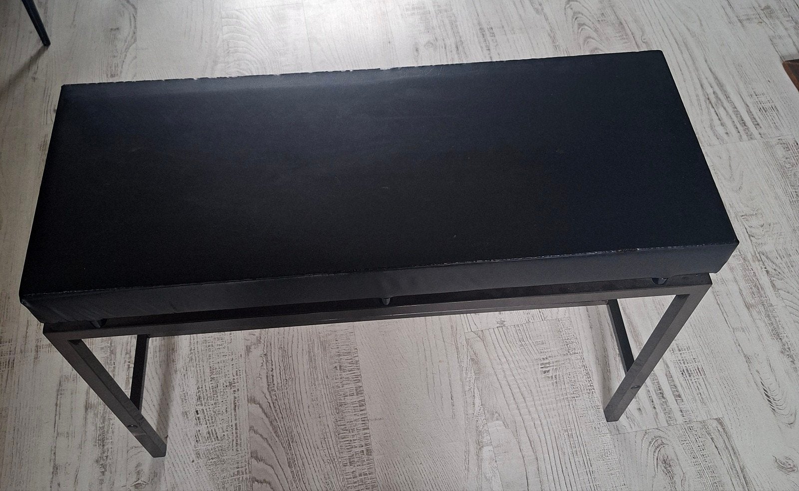 Zwart piano bankje met metalen onderstel, Huis en Inrichting, Ophalen, Gebruikt, Modern, Industrieel, 50 tot 75 cm