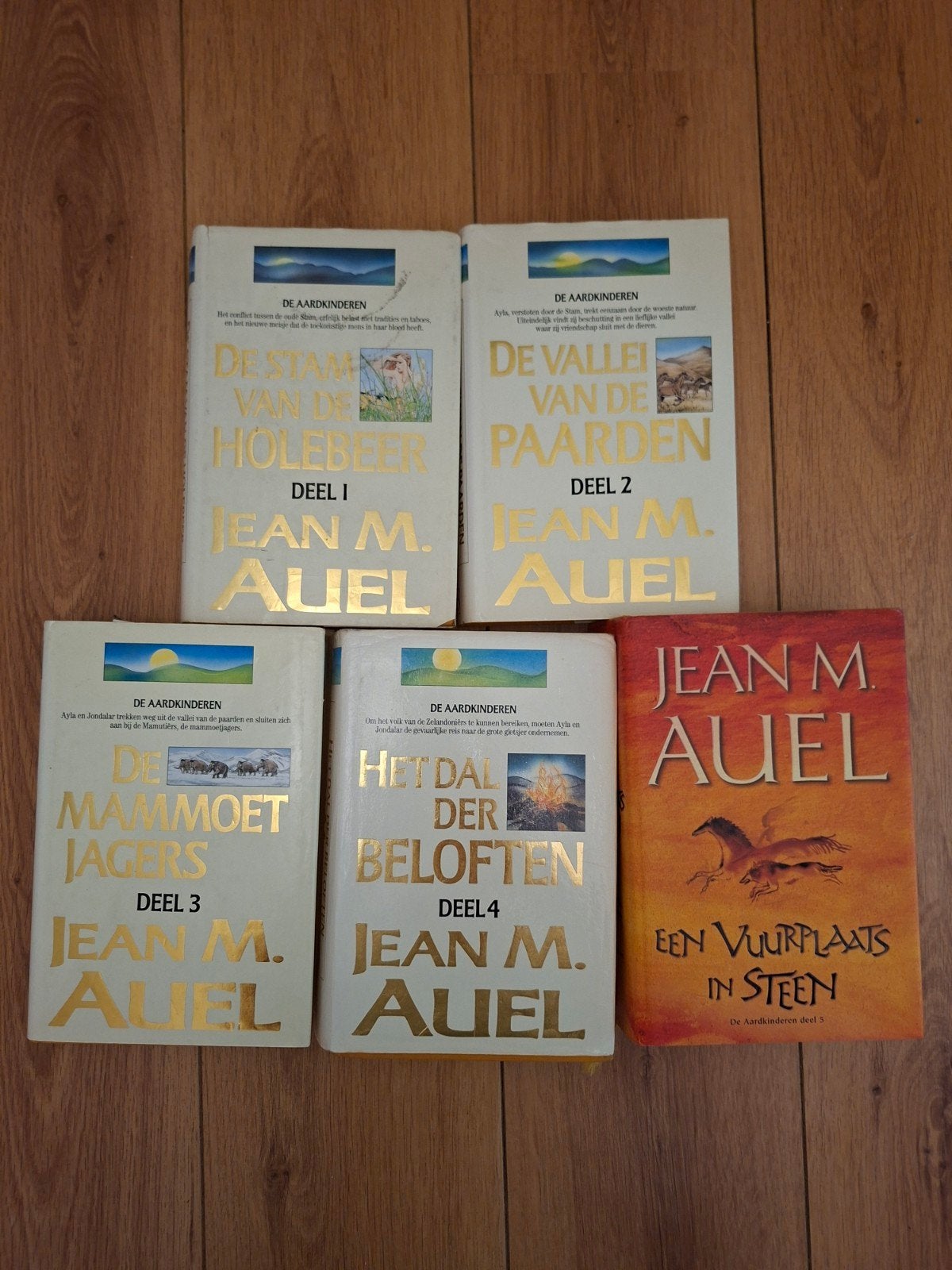 serie de aardkinderen, deel 1, 2, 3, 4, 5 Jean M. Auel, Ophalen, Zo goed als nieuw, Auel