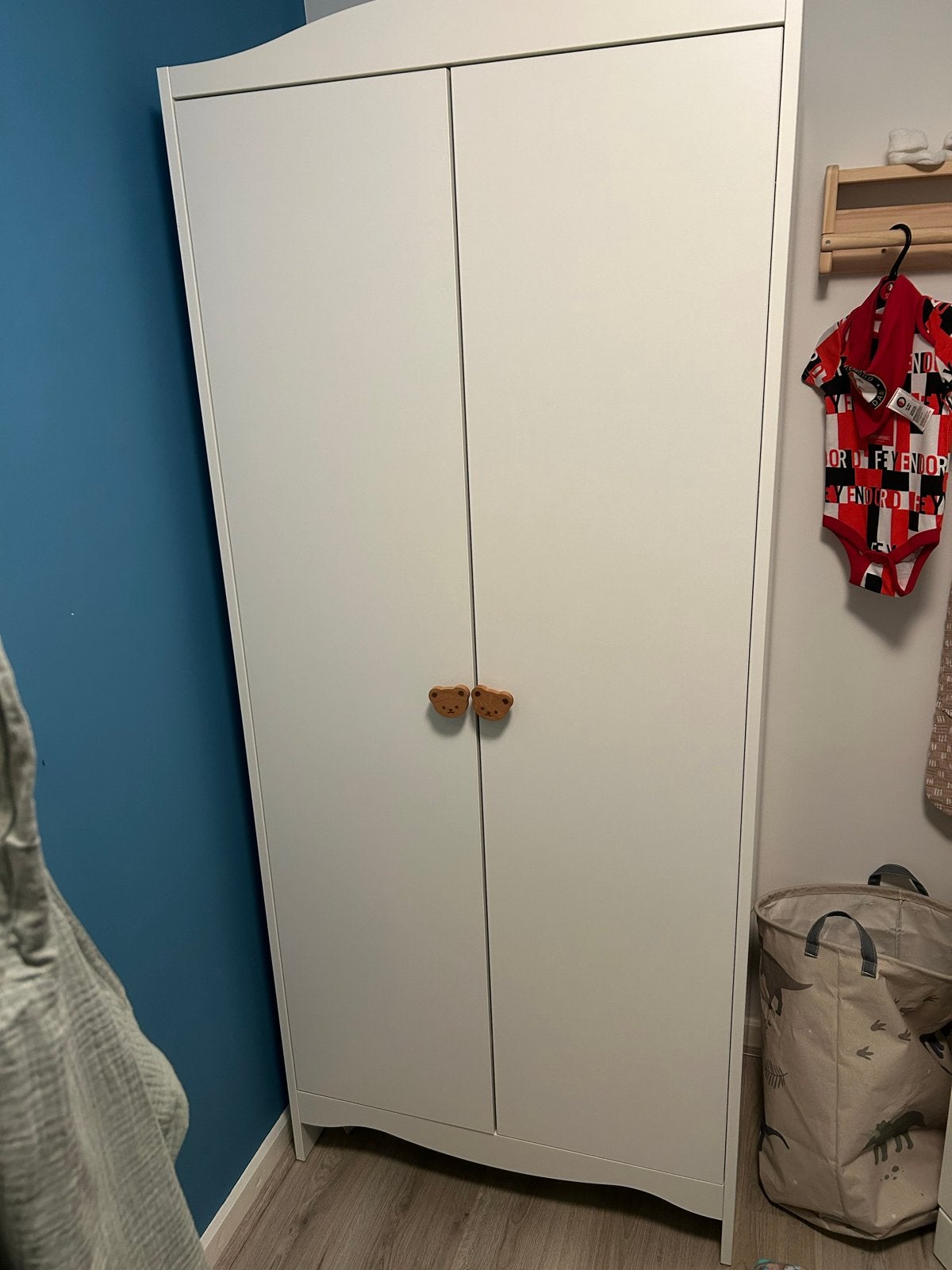 Ikea Kledingkast Kinderen met Aangepaste Knoppen, Ophalen, Kast, 105 cm of meer, Zo goed als nieuw