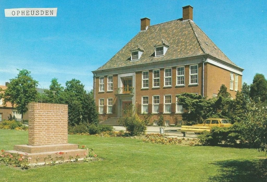 Oude Ansichtkaart Gemeentehuis Opheusden, Ophalen of Verzenden, 1960 tot 1980, Gelopen, Gelderland