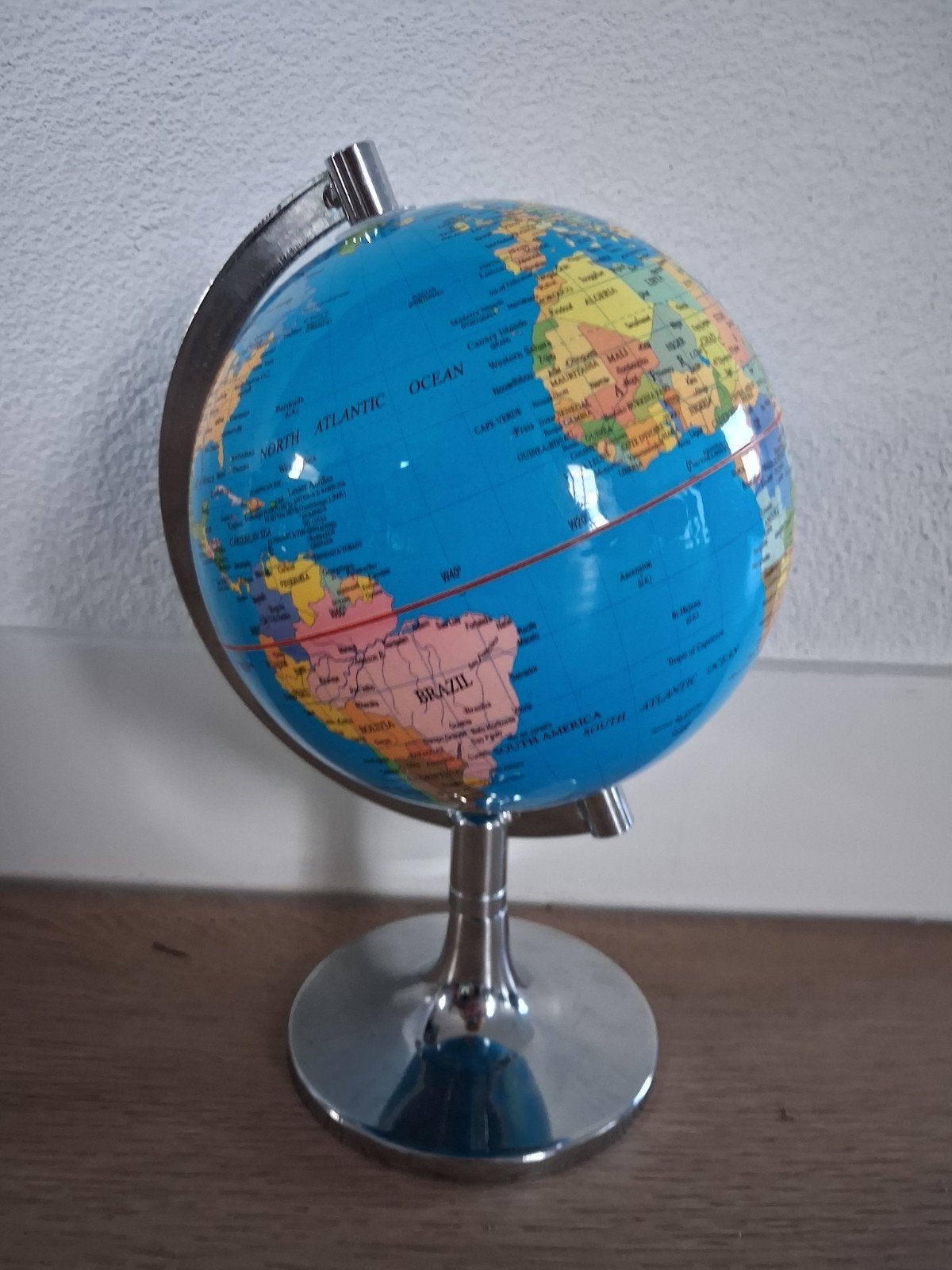 Kleine Wereldbol - Educatief en Decoratief, Kunststof, Draaibaar, Nieuw, Ophalen of Verzenden