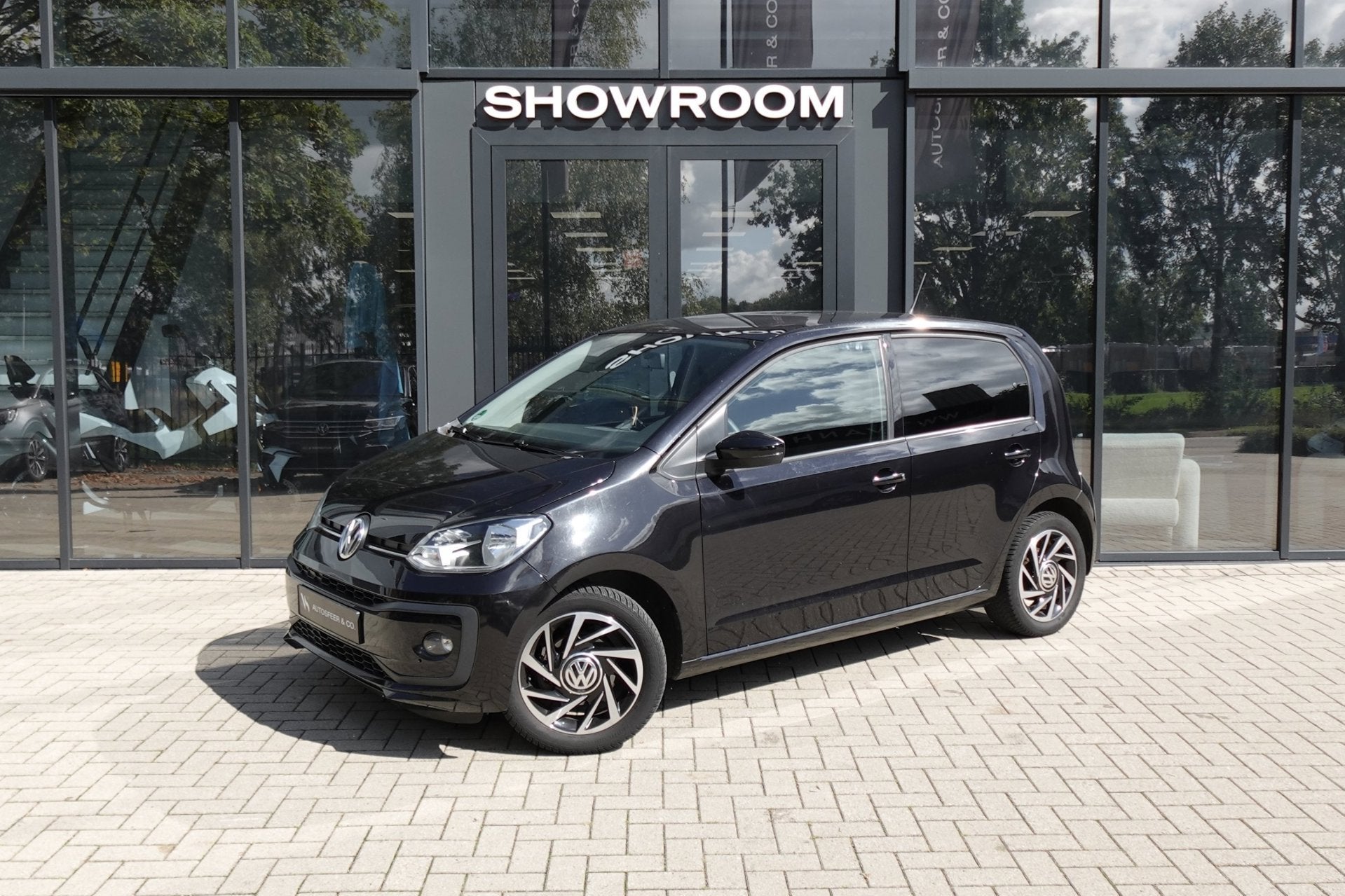 Volkswagen Up! 1.0 BMT high up! AIRCO BLUETOOTH STOELVERW., Auto's, Volkswagen, Stof, 840 kg, 4 stoelen, Zwart