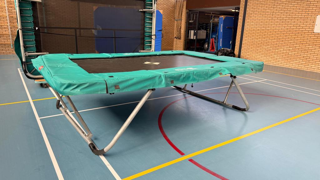 BERG Trampoline 330x230x90 cm, Ophalen, Gebruikt