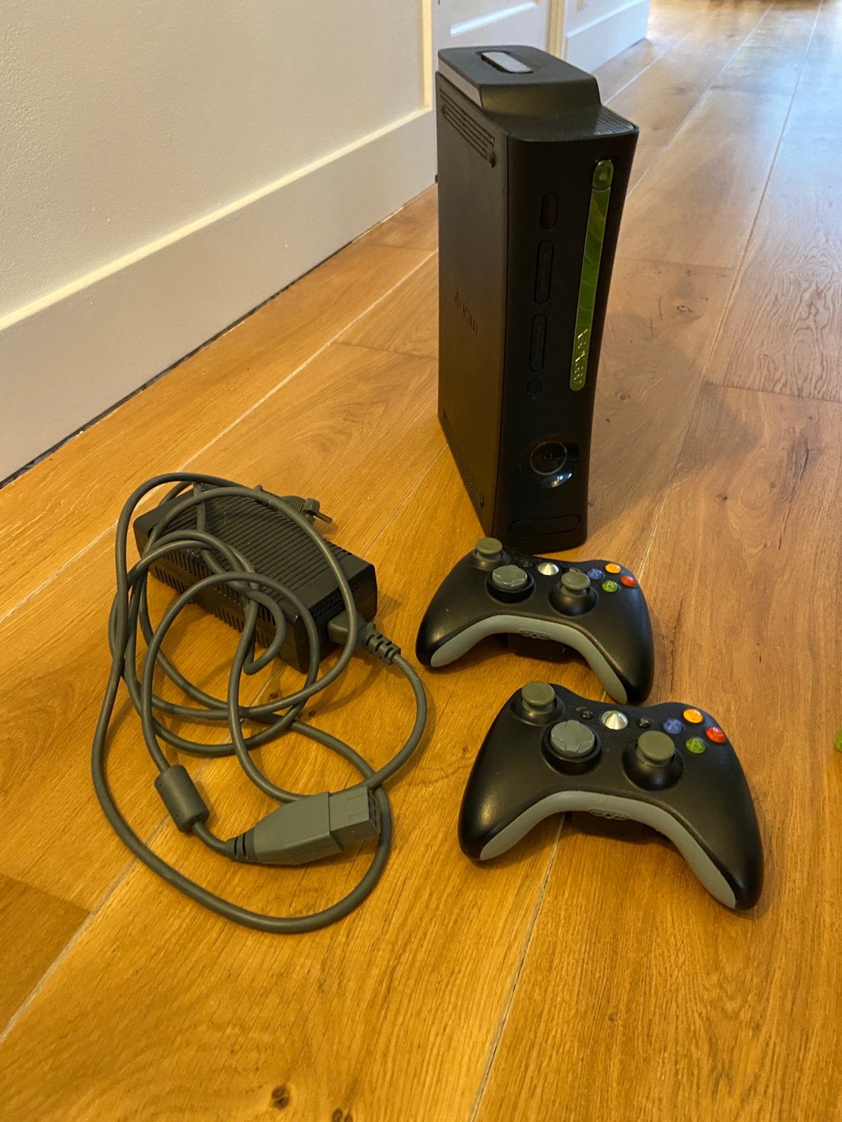 Xbox 360 met spellen. Dragon age, dark souls, skyrim en meer, Spelcomputers en Games, Spelcomputers | Xbox 360, Ophalen of Verzenden