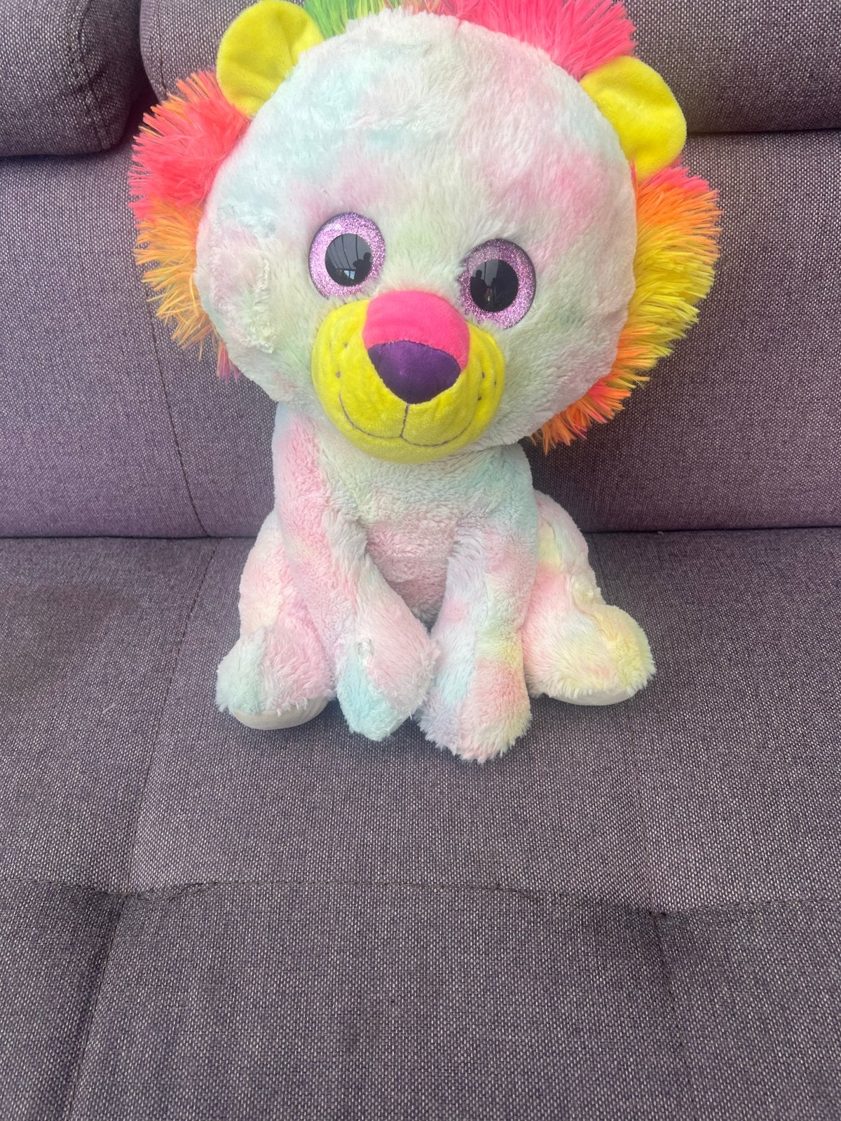 Kleurrijke Leeuw Knuffel - Zo goed als nieuw, Kinderen en Baby's, Speelgoed | Knuffels en Pluche, Zo goed als nieuw, Leeuw, Overige karakters