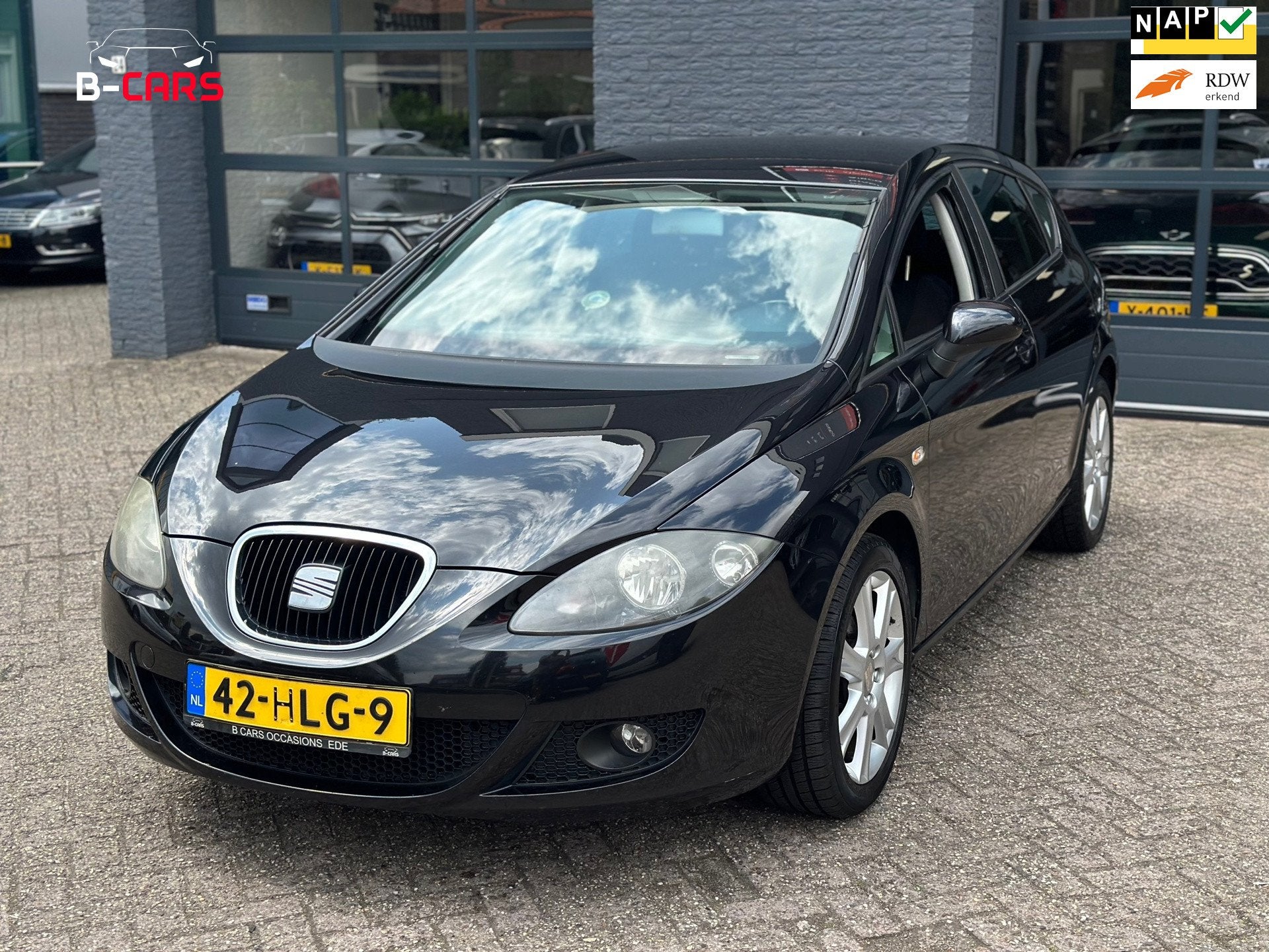 Seat Leon 1.6 25 Edition I Airco|Cruisec|Nap|Navi|Carplay, Auto's, Seat, Gebruikt, 4 cilinders, Leon, Zwart