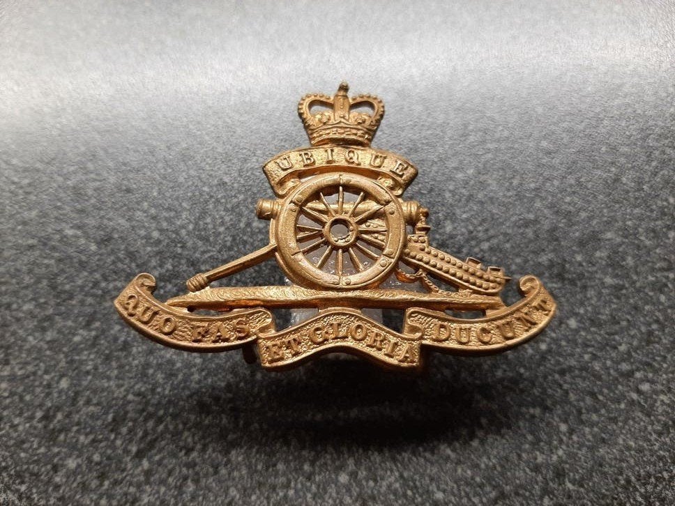 Royal   Artillery   / Cap Badge., Ophalen of Verzenden, Landmacht, Engeland, Embleem of Badge