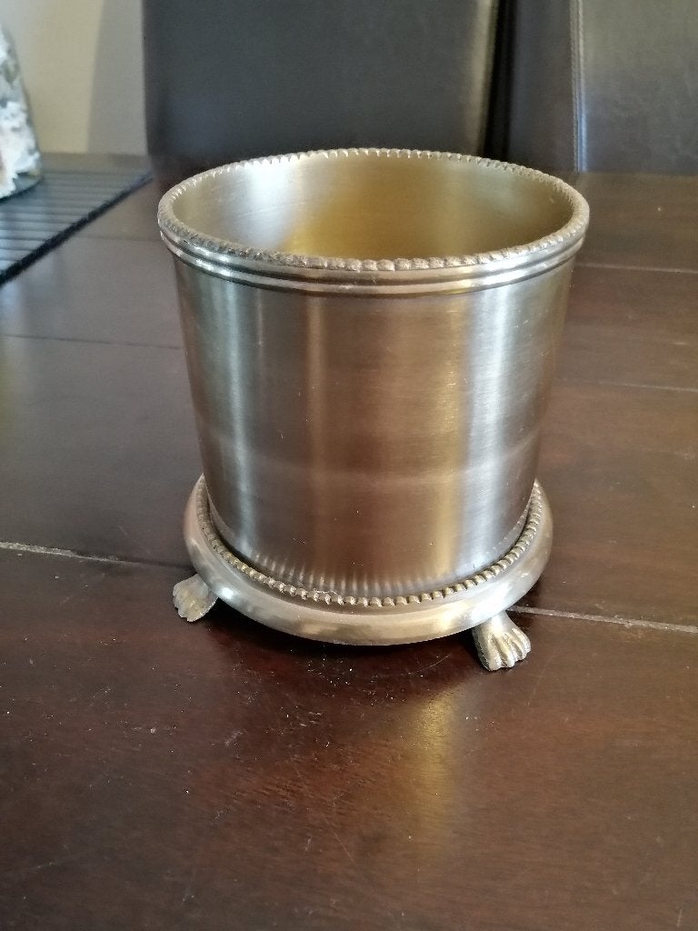 Een leuke pot met leeuwen voeten13x13cm, Ophalen of Verzenden, Zo goed als nieuw, Overige materialen, Pot, Bus of Blik
