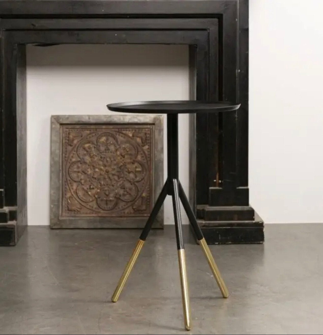 Form Elia design Bijzettafel – Zwart & Messing, Ophalen, Tafel, Zwart, Metaal