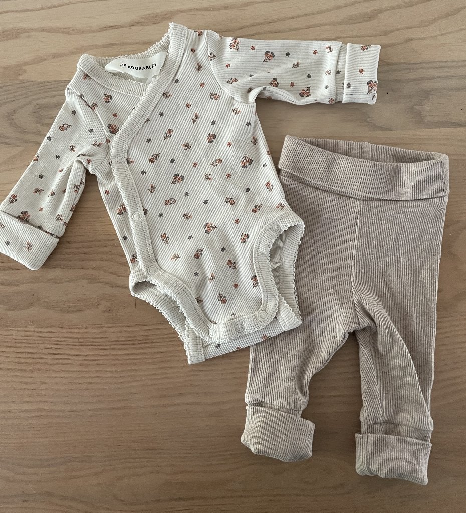 H&M Adorables maat 50 rompertjes met lange mouw en broekje, Jongetje of Meisje, H&M, Ophalen of Verzenden, Zo goed als nieuw