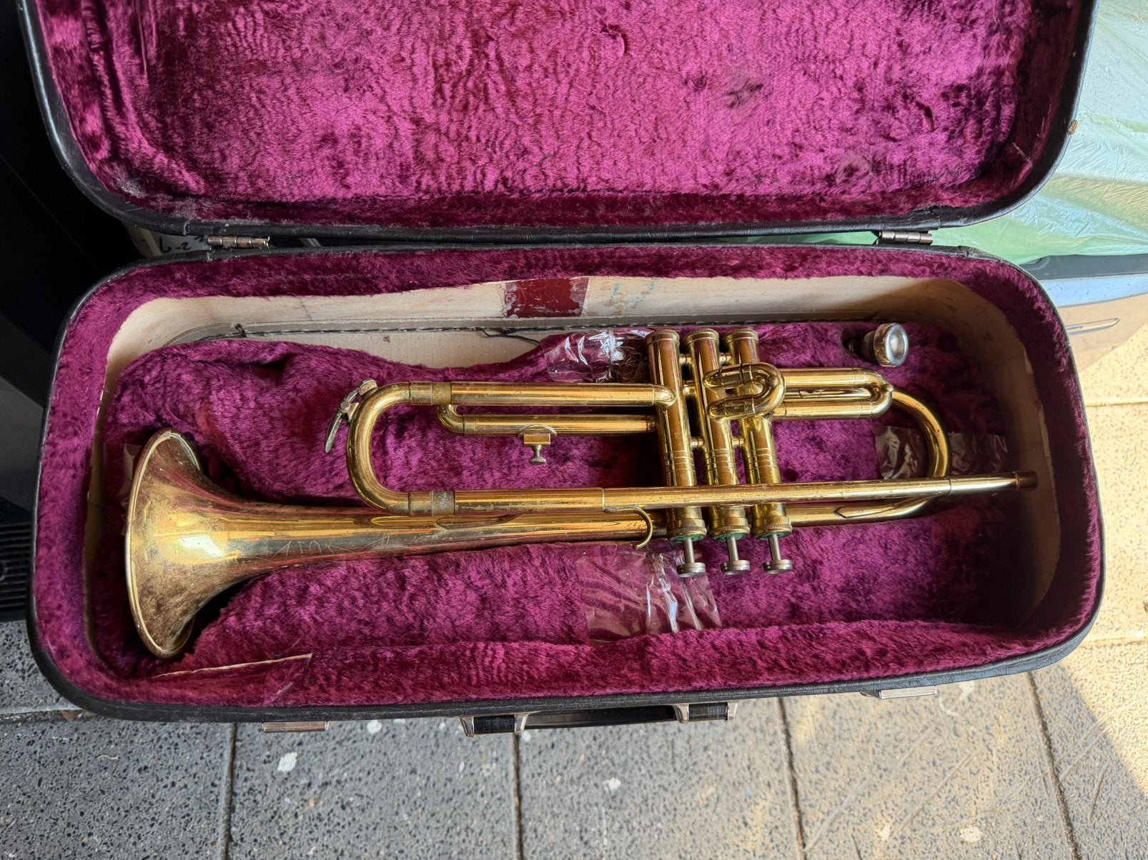 Te koop mooie trompet compleet met koffer, Muziek en Instrumenten, Blaasinstrumenten | Trompetten, Ophalen, Gebruikt, Bes-trompet