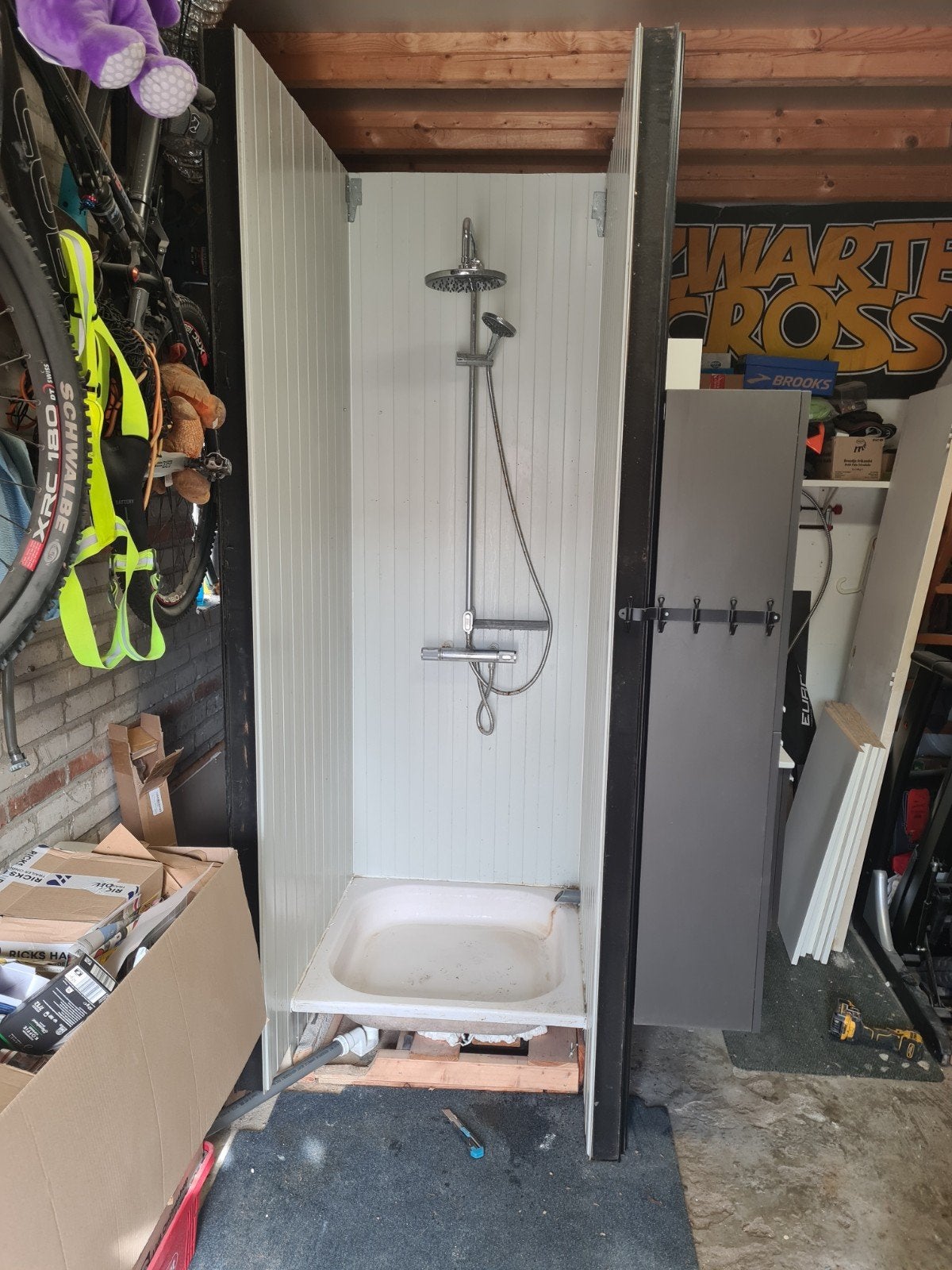 Complete nooddouchecabine met boiler en wastafel, Ophalen, Gebruikt, Douche