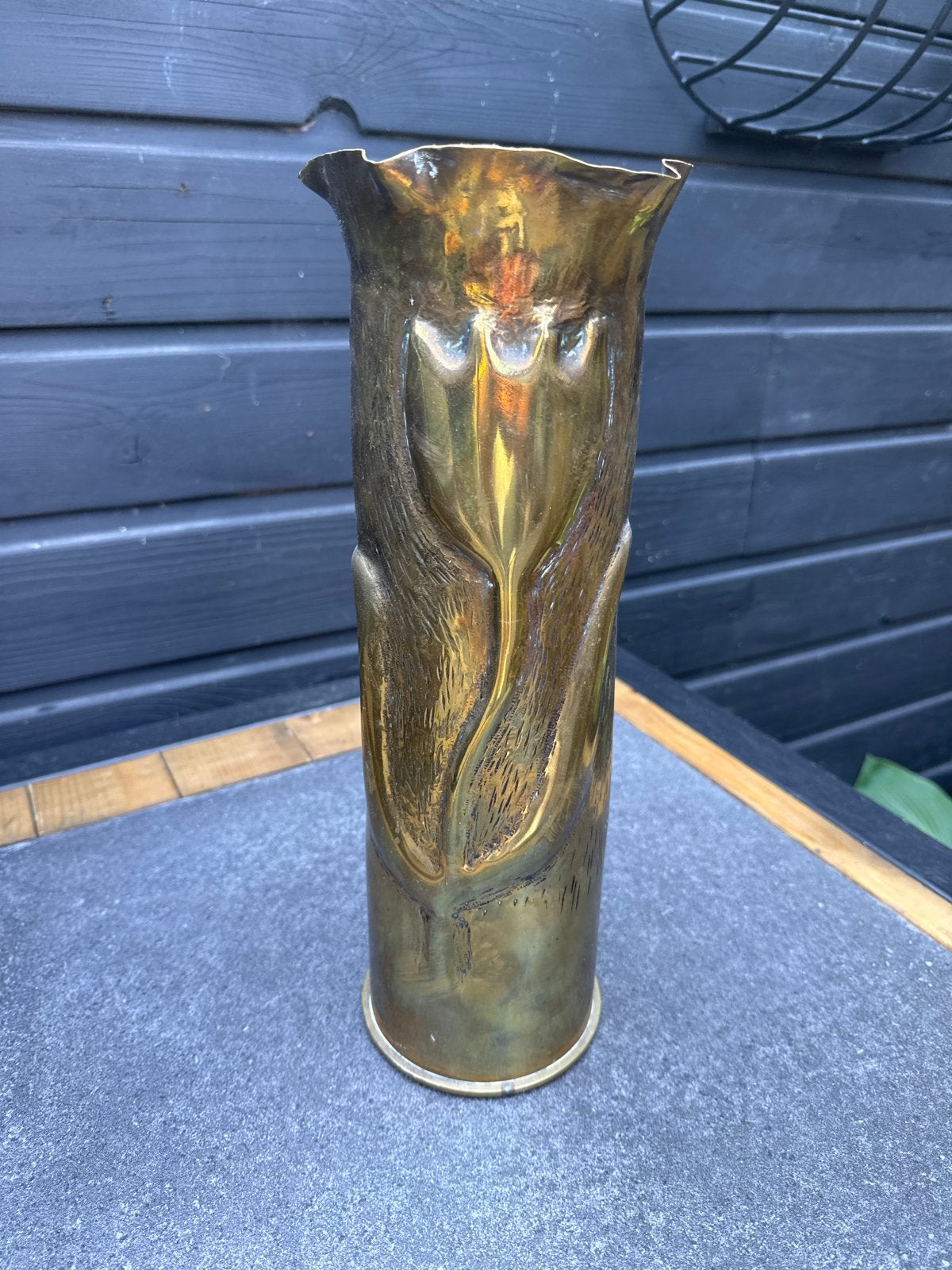 Decoratieve messing vaas met tulp reliëf, Ophalen