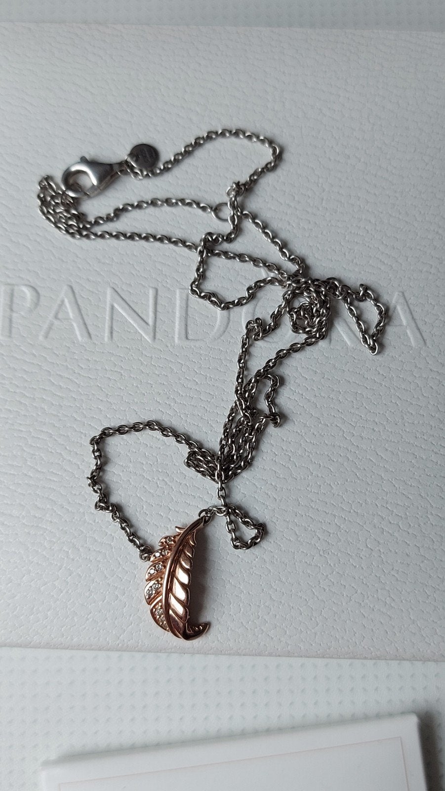 Originele Pandora kettinkje met rose zilveren zwevende veer, Verstelbaar, Ophalen of Verzenden, Zo goed als nieuw, Zilver