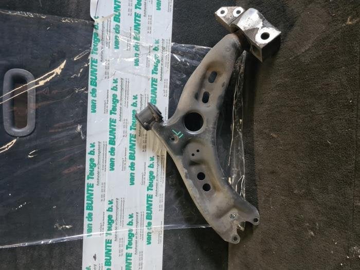Draagarm links-voor van een Volkswagen Golf, Gebruikt, -, Volkswagen, -