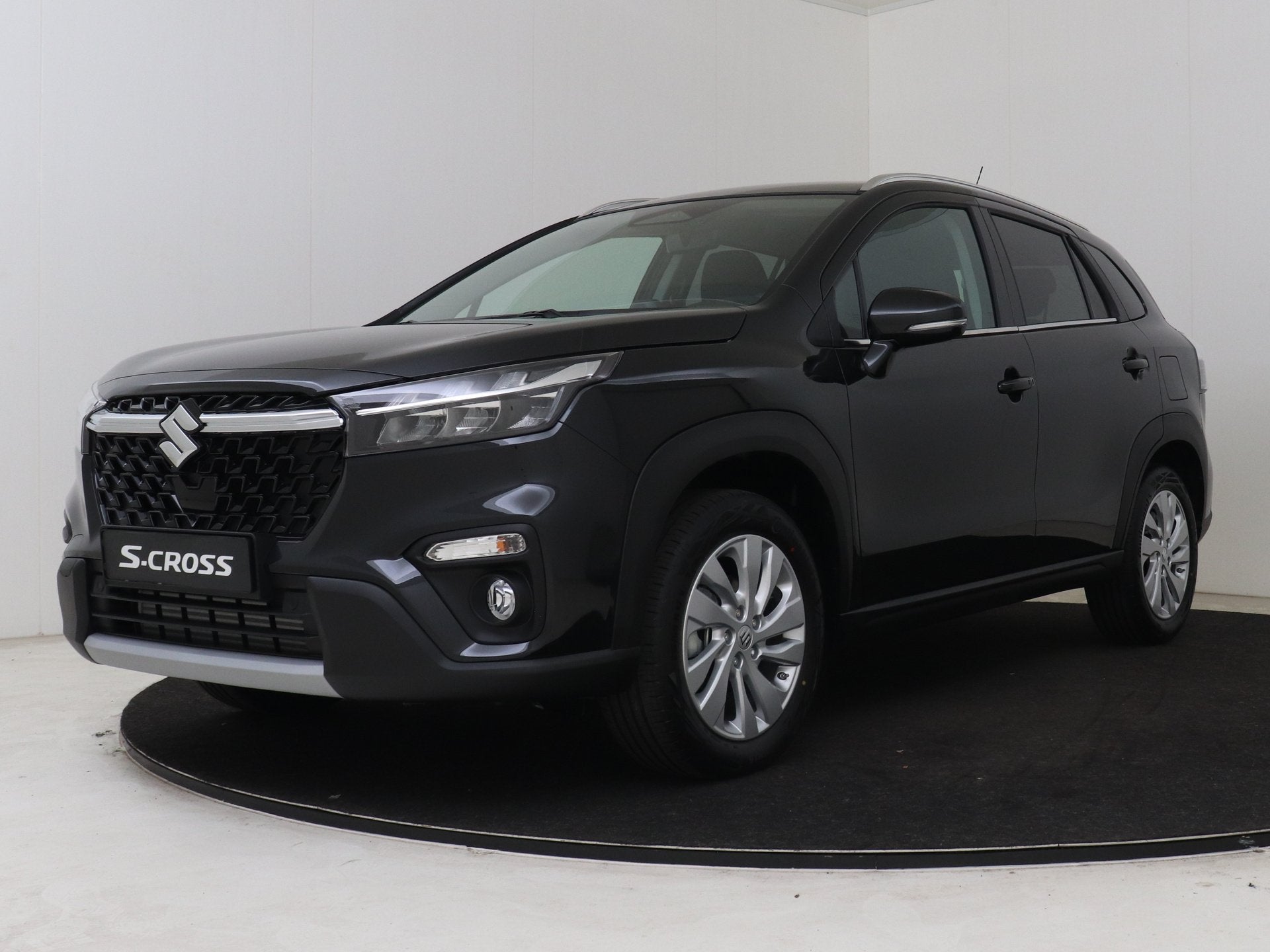 Suzuki S-Cross 1.4 Boosterjet Select Smart Hybrid 10 jaar Fa, Auto's, Voorwielaandrijving, 12 maanden, Stof, Zwart
