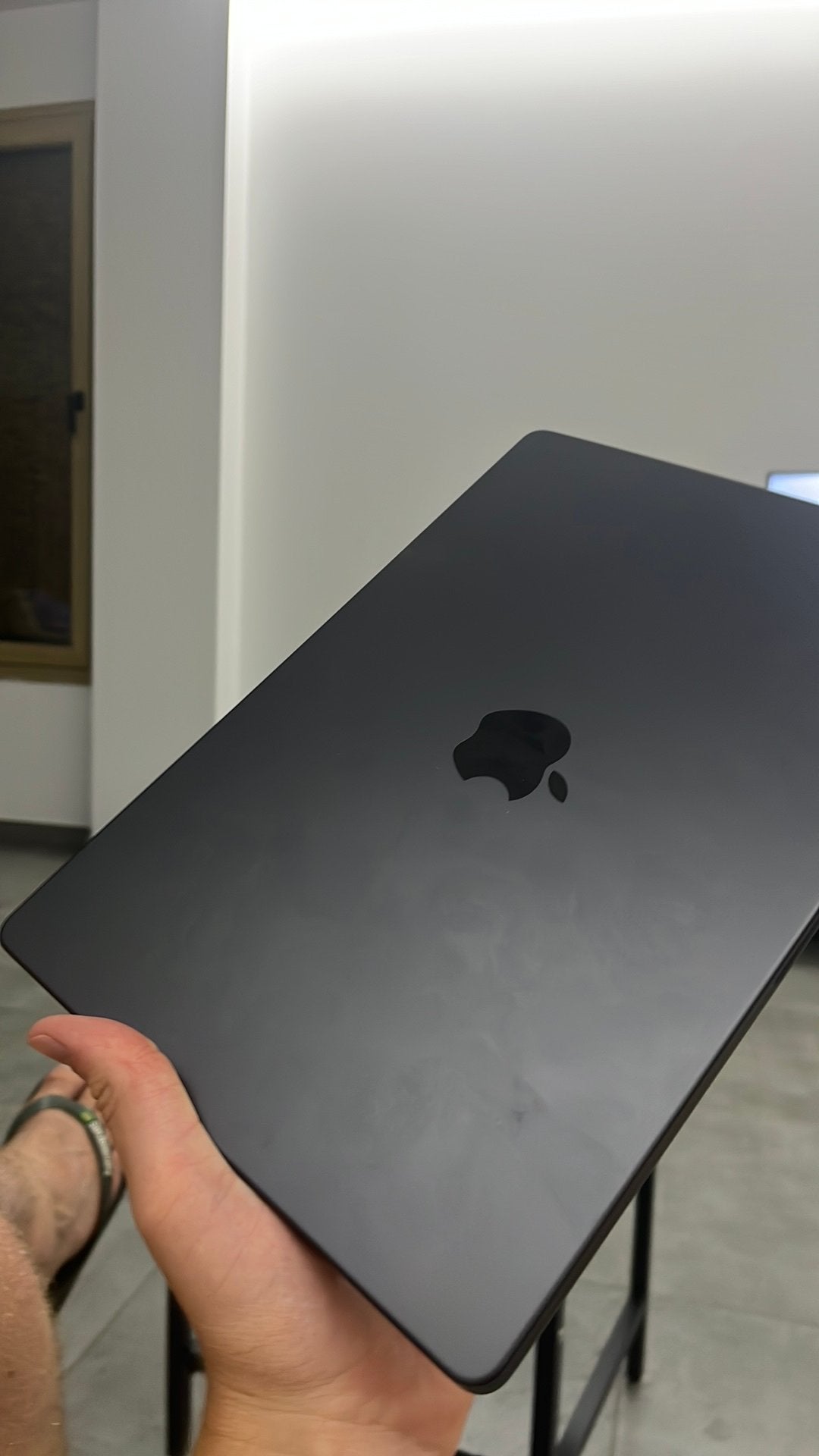 M4 laptop appel, Verzenden, Zo goed als nieuw, 10 inch