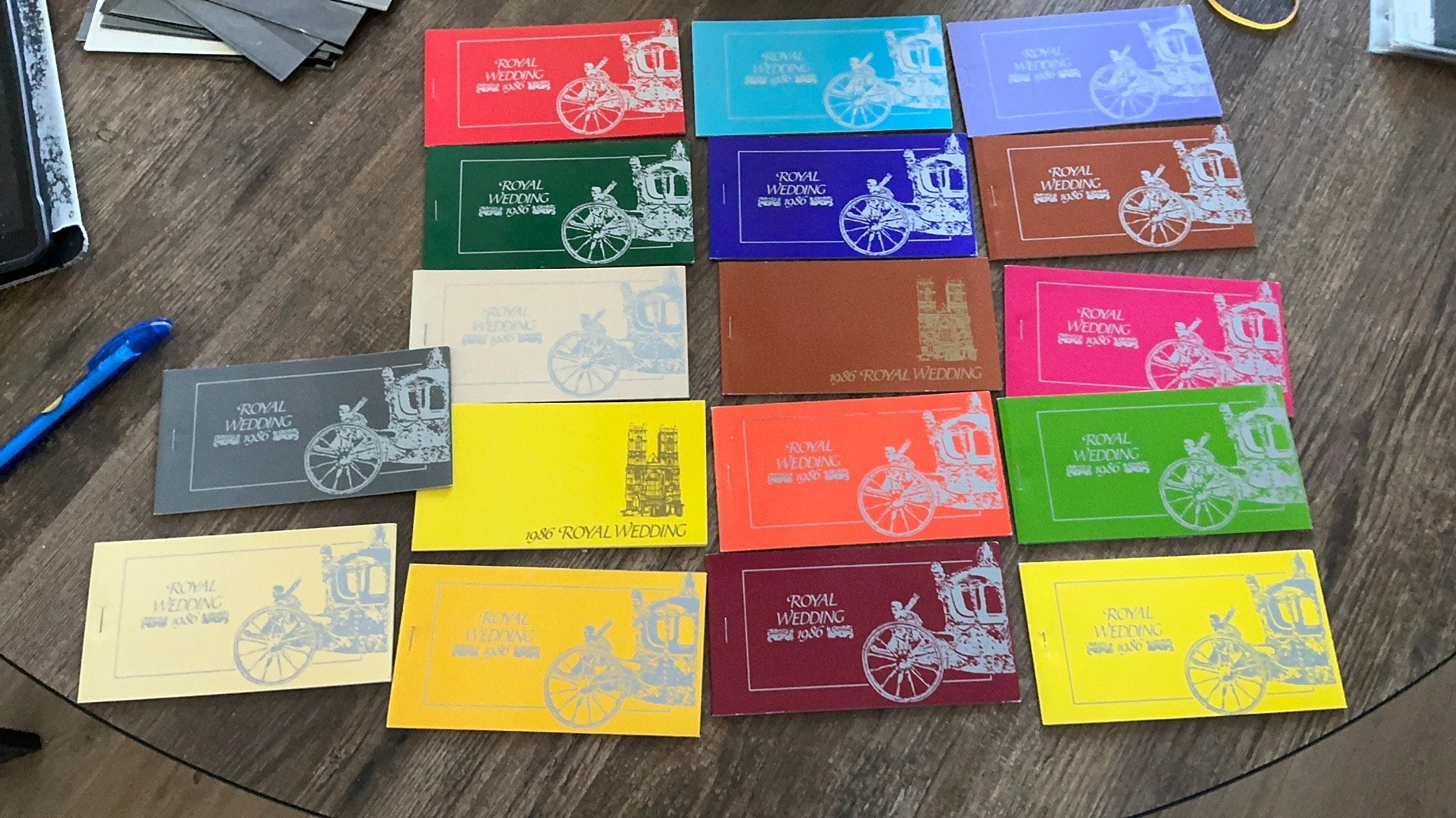 #30 Verzameling van 17 postzegelboekjes Royal Wedding 1986, Postzegels en Munten, Postzegels | Volle albums en Verzamelingen, Ophalen of Verzenden