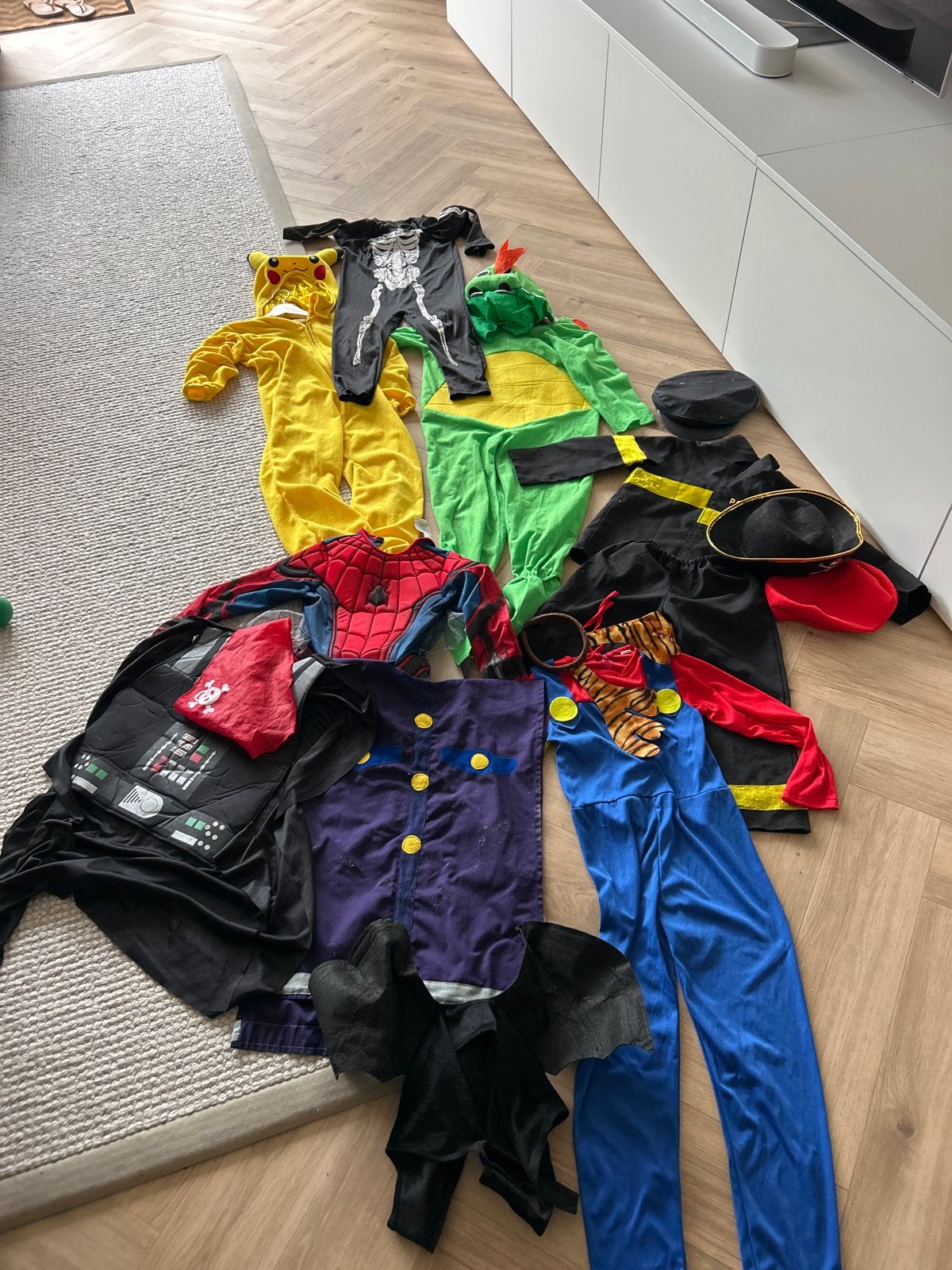 Grote collectie verkleedkleding voor kinderen, Kinderen en Baby's, Ophalen of Verzenden, Gebruikt, 122 t/m 128, Jongen of Meisje