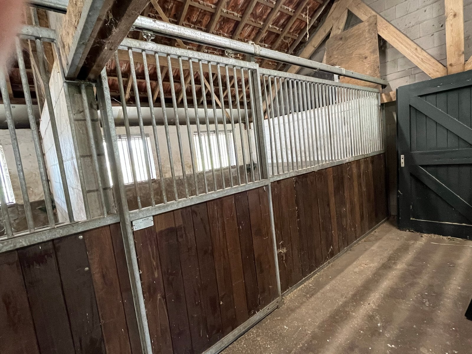 Paardenstal 6 grote voorwanden, 2 kleinere voorwanden, Stalling, 4 paarden of pony's of meer