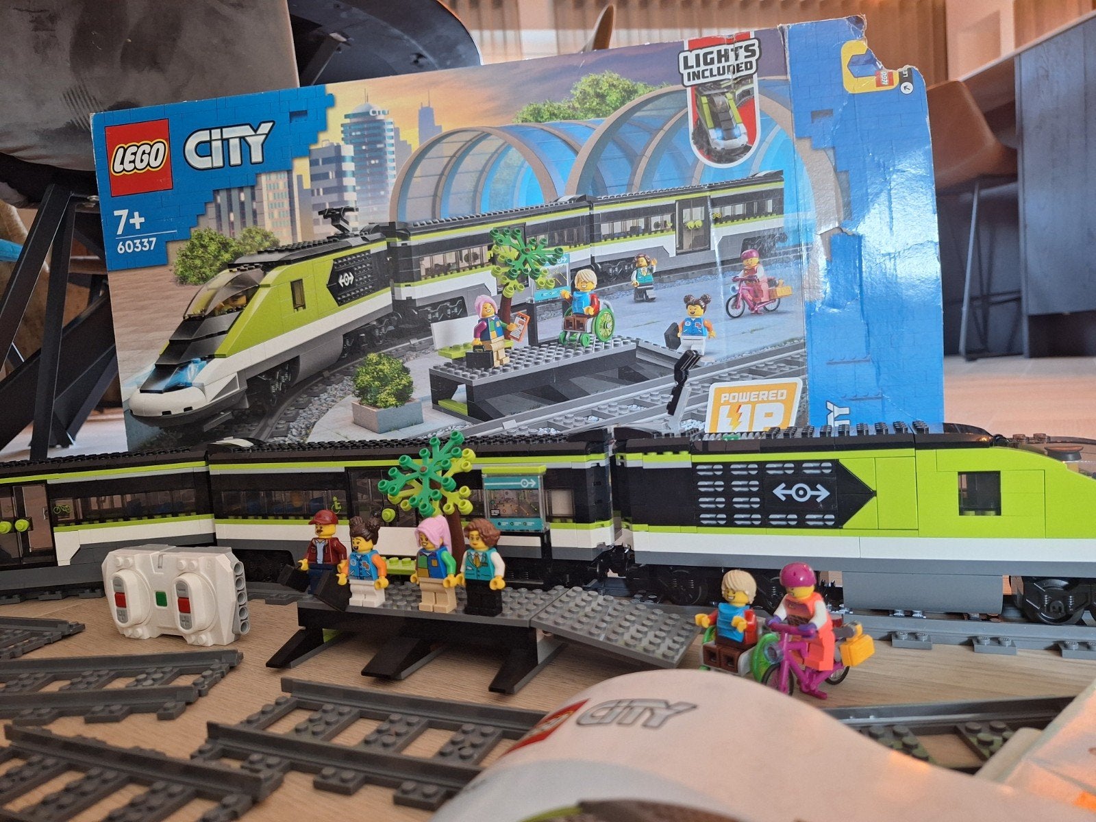 Lego City 60337 Express Passagierstrein met doos en railsr