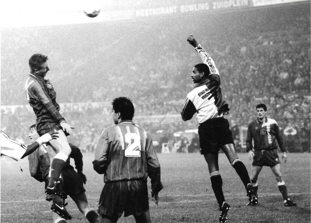 persfoto Piet Bouts - 15-11-1992 Feyenoord - Ajax 2x, Verzenden, Zo goed als nieuw, Ajax, Overige typen