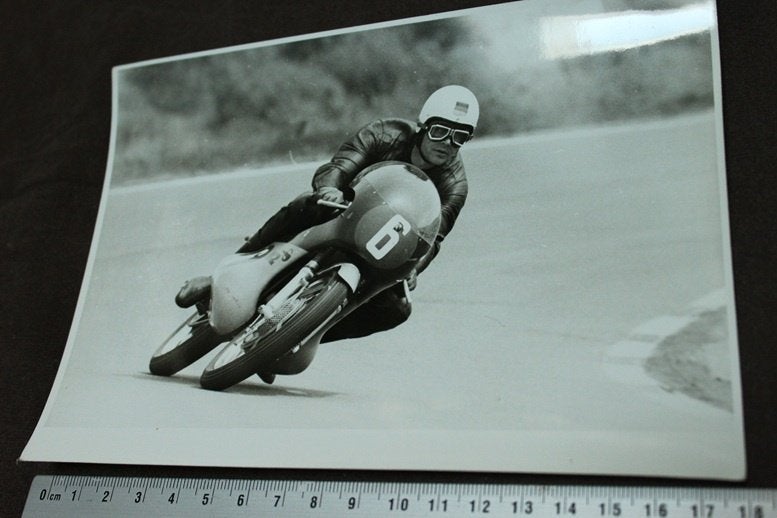 foto Dieter Braun op MZ racer  TT Assen ?, Ophalen of Verzenden, Gelezen
