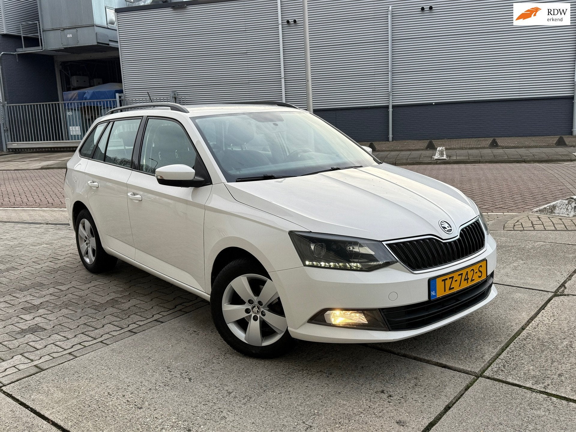 Skoda Fabia Combi 1.0 TSI Drive Airco 5DR APK 2026, Auto's, Skoda, Voorwielaandrijving, 40 €/maand, Euro 6, 95 pk