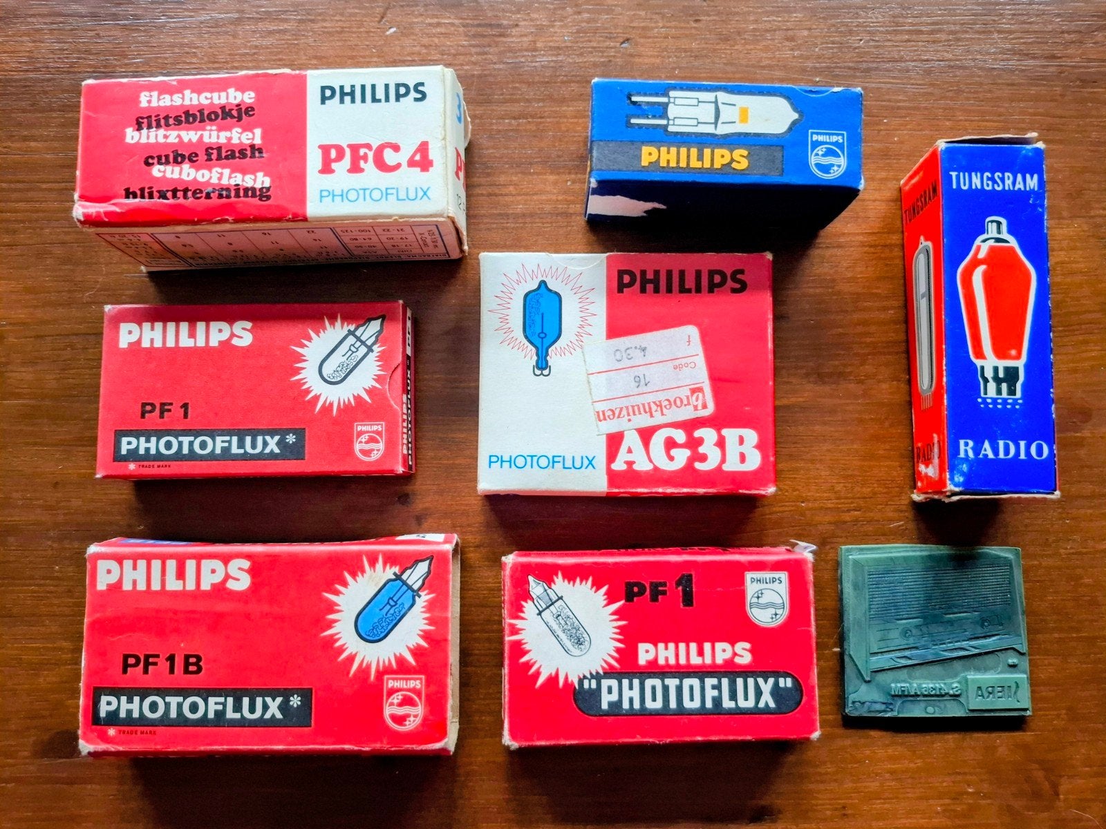 Oude Philips flitslampjes en buizenlampen - Vintage fotograf, Ophalen of Verzenden, Gebruikt, Compact, Overige Merken