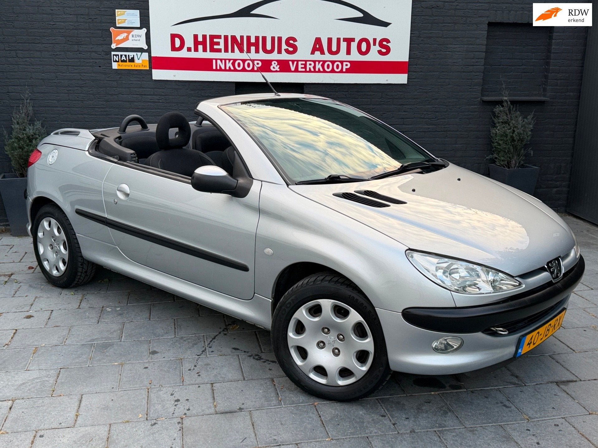 Peugeot 206 CC 1.6-16V |APK NIEUW|SLECHTS 170.000KM, Auto's, Voorwielaandrijving, Stof, Gebruikt, Zwart