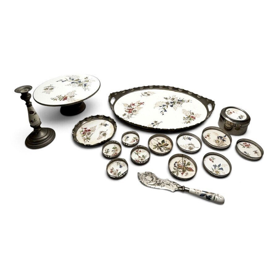 Aardewerk set: dienblad, taarschotel, etc.