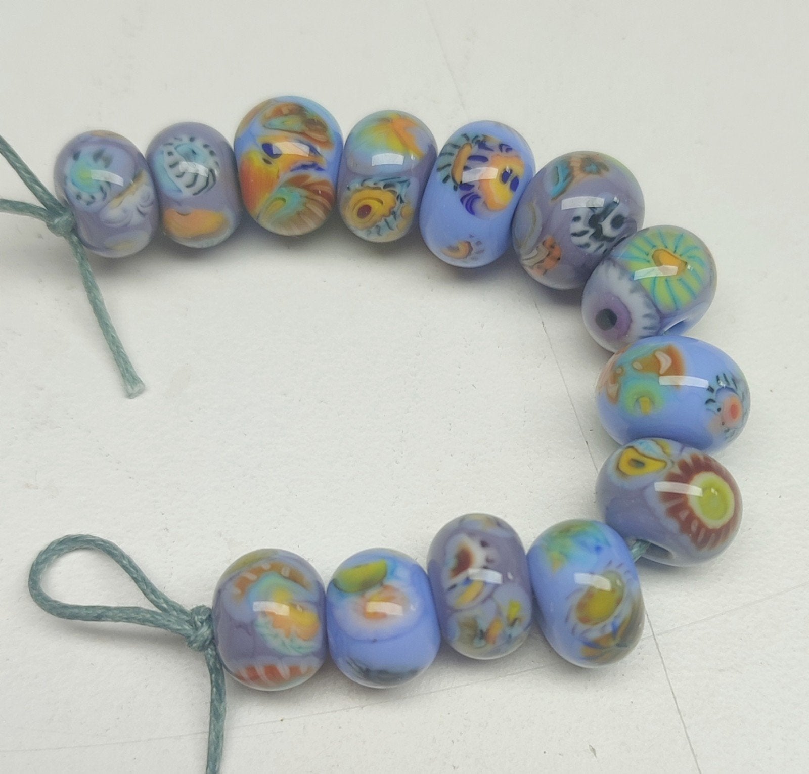 13 handgemaakte blauwe glaskralen uit eigen atelier, Ophalen of Verzenden, Nieuw, Blauw, Overige materialen