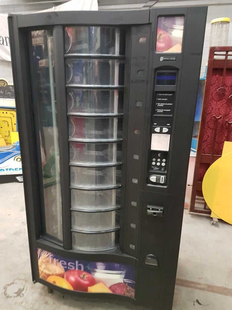 Aardbeien  / kersen automaat Crane2 gekoeld, Ophalen