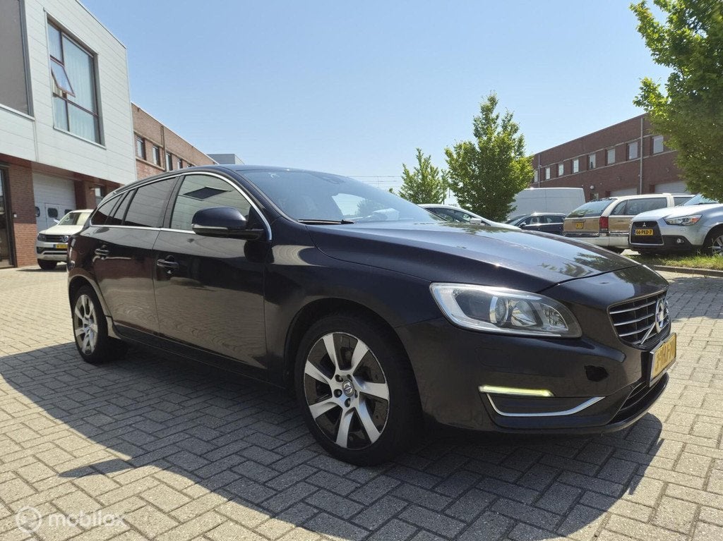 Volvo V60 2.4 D6 AWD Plug-In Hybrid Summum EXPORT!, Auto's, Automaat, Zwart, Zwart, Vierwielaandrijving