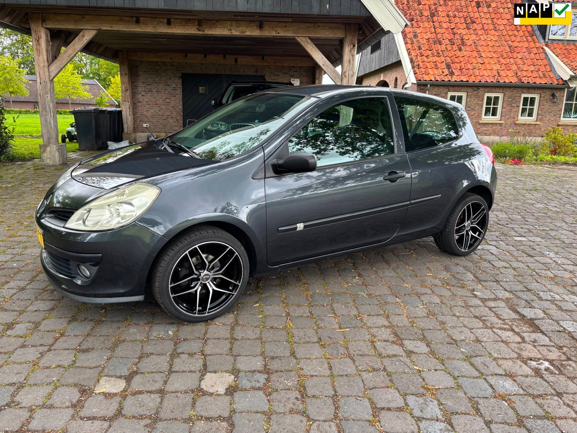 Renault Clio 1.2 Special Line, Auto's, Voorwielaandrijving, Gebruikt, Zwart, 4 cilinders