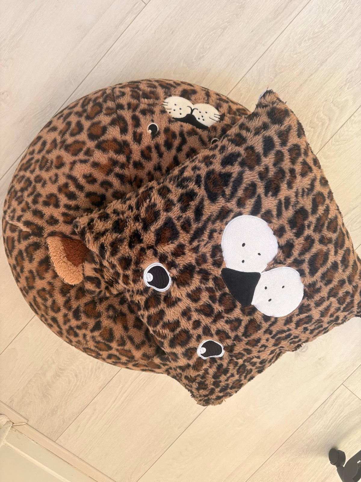 Leopard print poef met bijpassend kussen, Ophalen, Rond, Zo goed als nieuw, Stof