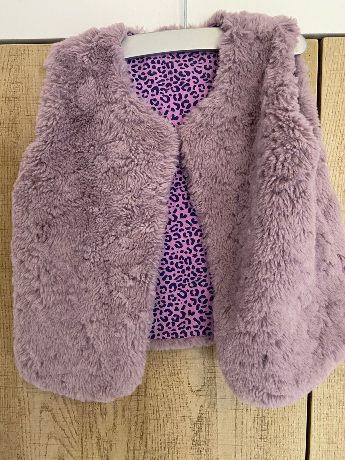 Jubel gilet, Ophalen of Verzenden, Zo goed als nieuw, Meisje, Trui of Vest
