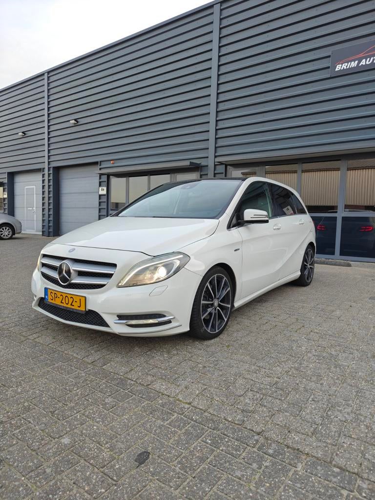Mercedes-Benz B-Klasse 1.6 B180 5DRS Blue EFF 2012 Wit, Voorwielaandrijving, 4 cilinders, Handgeschakeld, Geïmporteerd