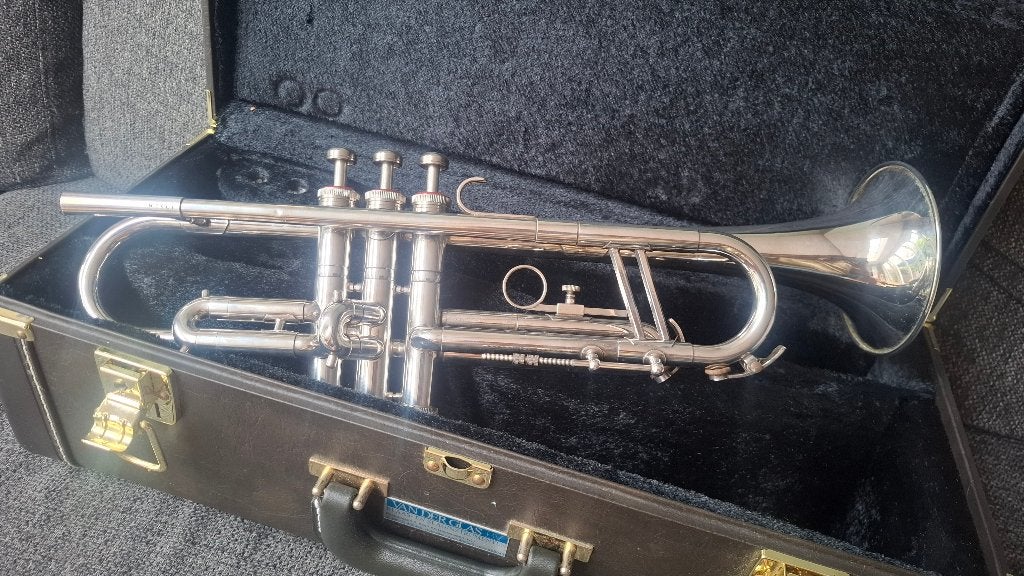 Semi pro trompet met reverse leadpipe top staat, Ophalen of Verzenden, Gebruikt, Overige typen, Met koffer