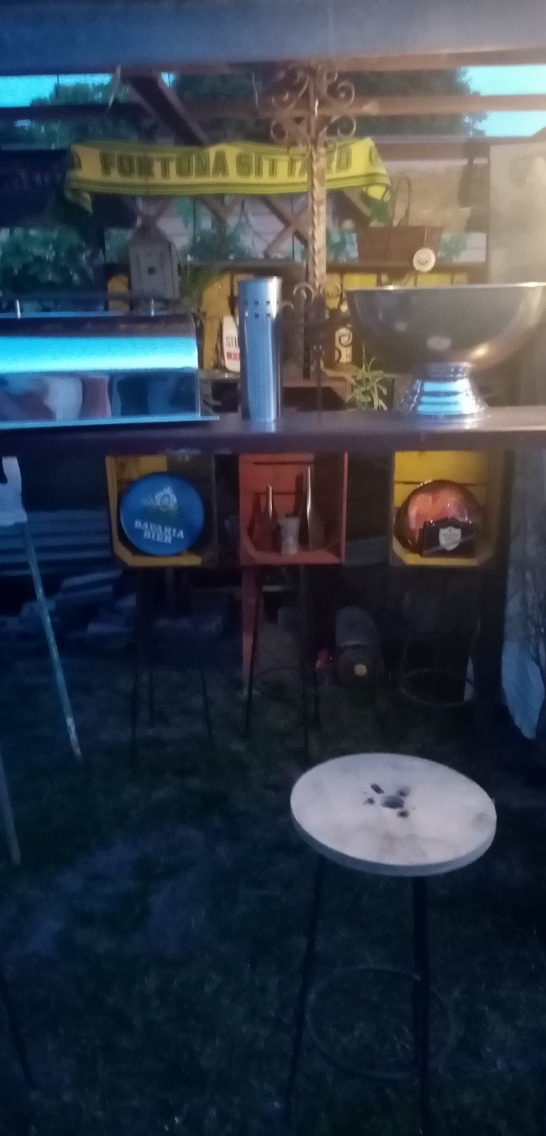 Buiten bar, Ophalen, Zo goed als nieuw