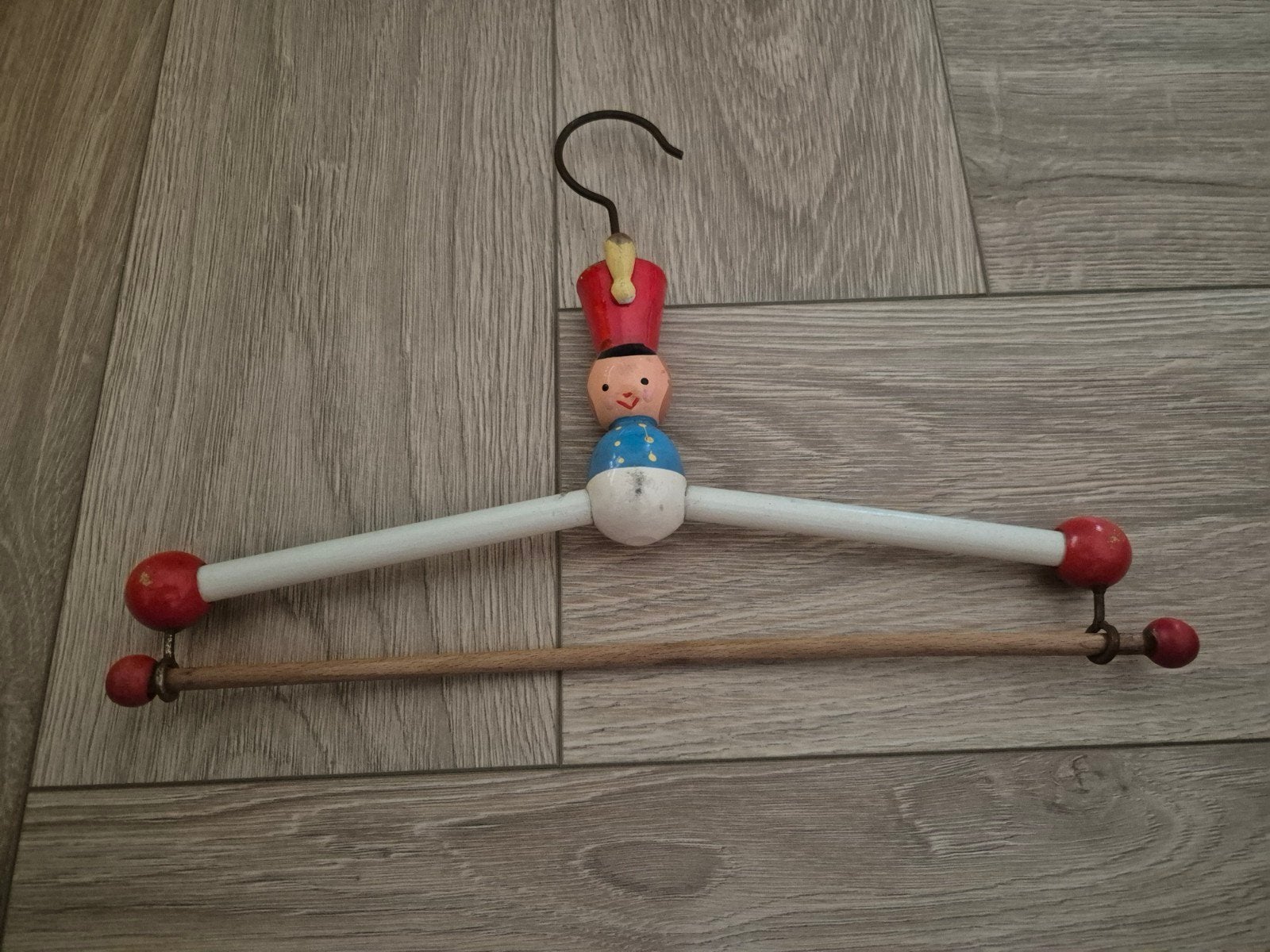 Vintage houten kleerhanger met popje, Ophalen of Verzenden