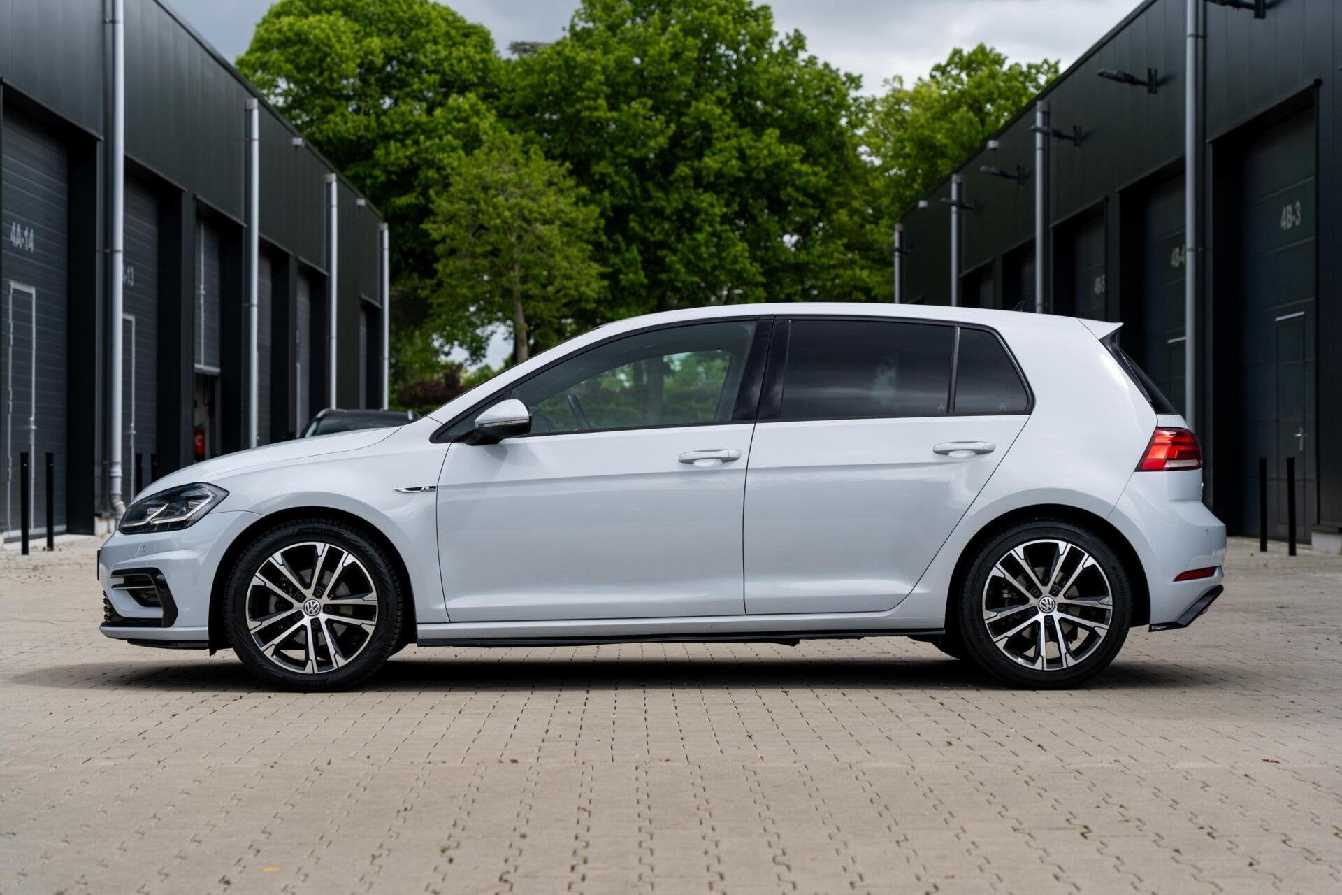 Volkswagen Golf 1.4 TSI Highline R-Line *Virtual* ACC* Vol*, Auto's, Volkswagen, 125 pk, Gebruikt, 4 cilinders, Wit