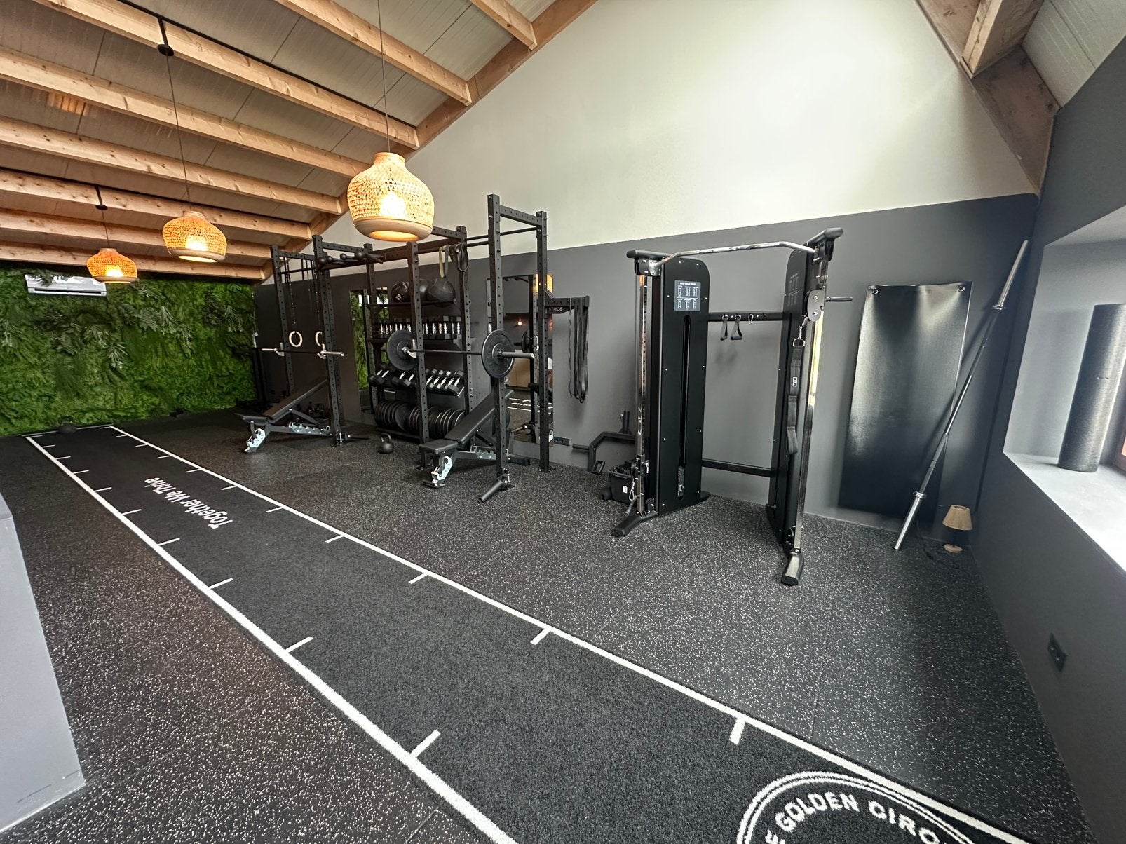 COMPLETE FITNESS RUIMTE TE HUUR CIRCA 70M2, Ophalen, Zo goed als nieuw, Overige materialen, Overige typen