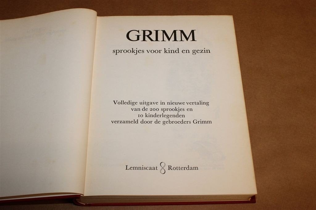 Grimm — Sprookjes voor Kind en Gezin, 200 Sprookjes 1974, Ophalen of Verzenden, Gelezen