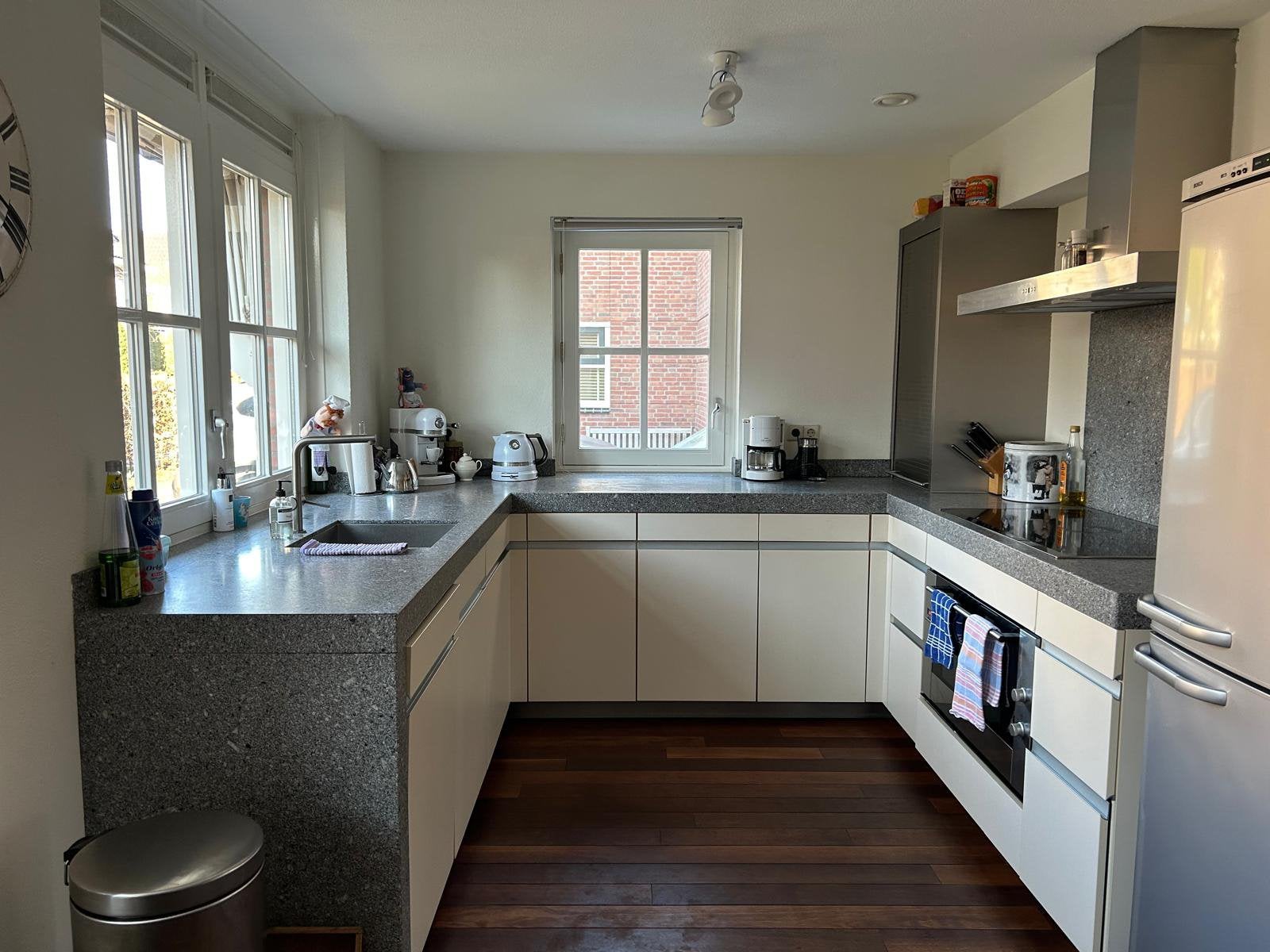 SieMatic U-keuken met granieten blad en inbouwapparatuur, Huis en Inrichting, Ophalen, Gebruikt, U-keuken, Wit