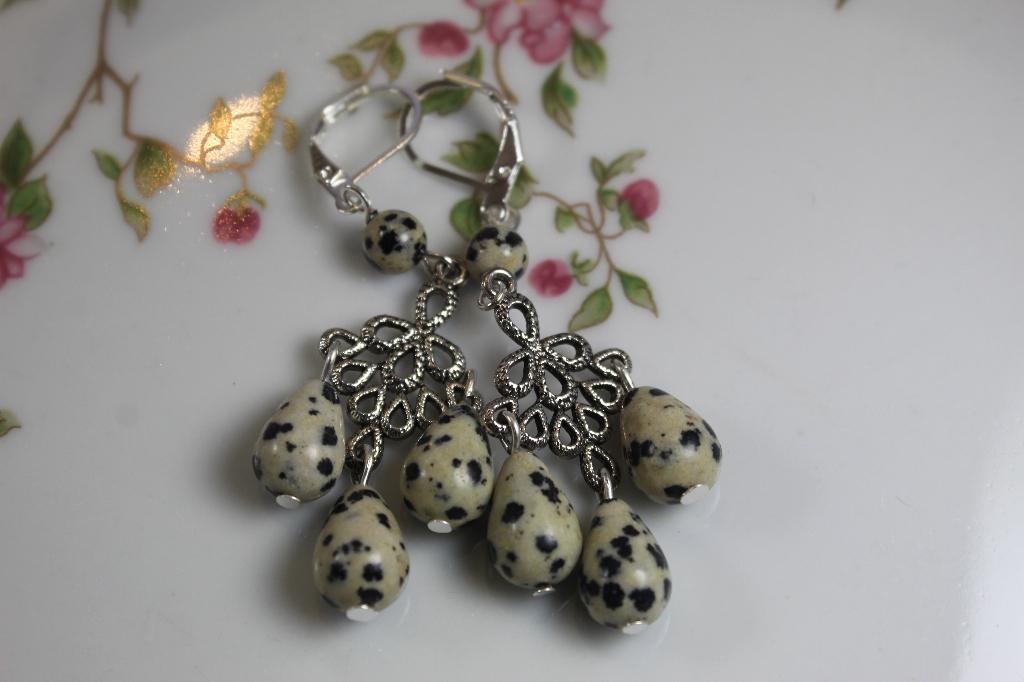 Jasper oorbellen - beige steen met zwarte dots- Boho oorbel, Overige materialen, Hangers, Beige, Nieuw
