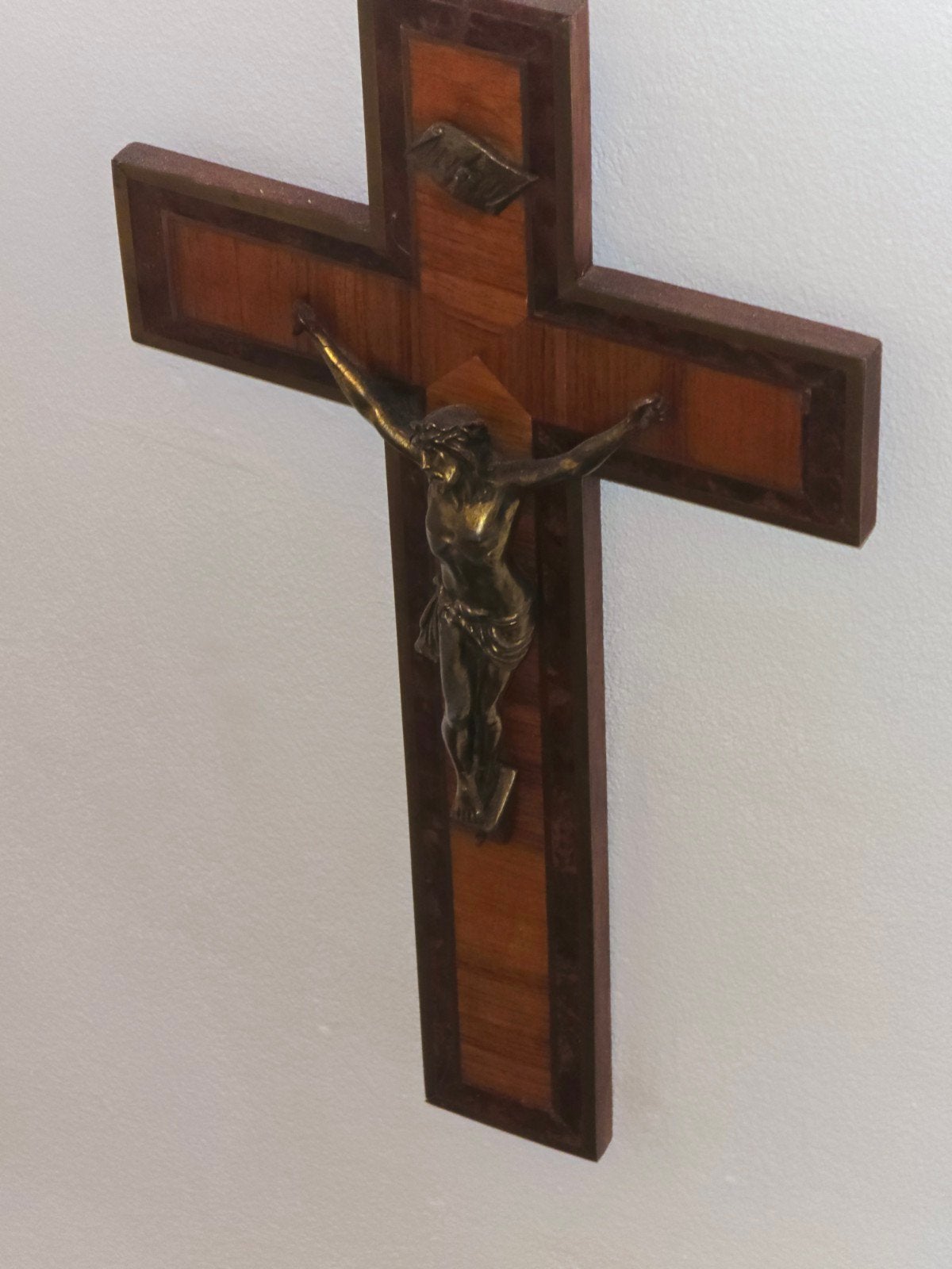 Antiek houten kruisbeeld met bronzen corpus, Ophalen of Verzenden
