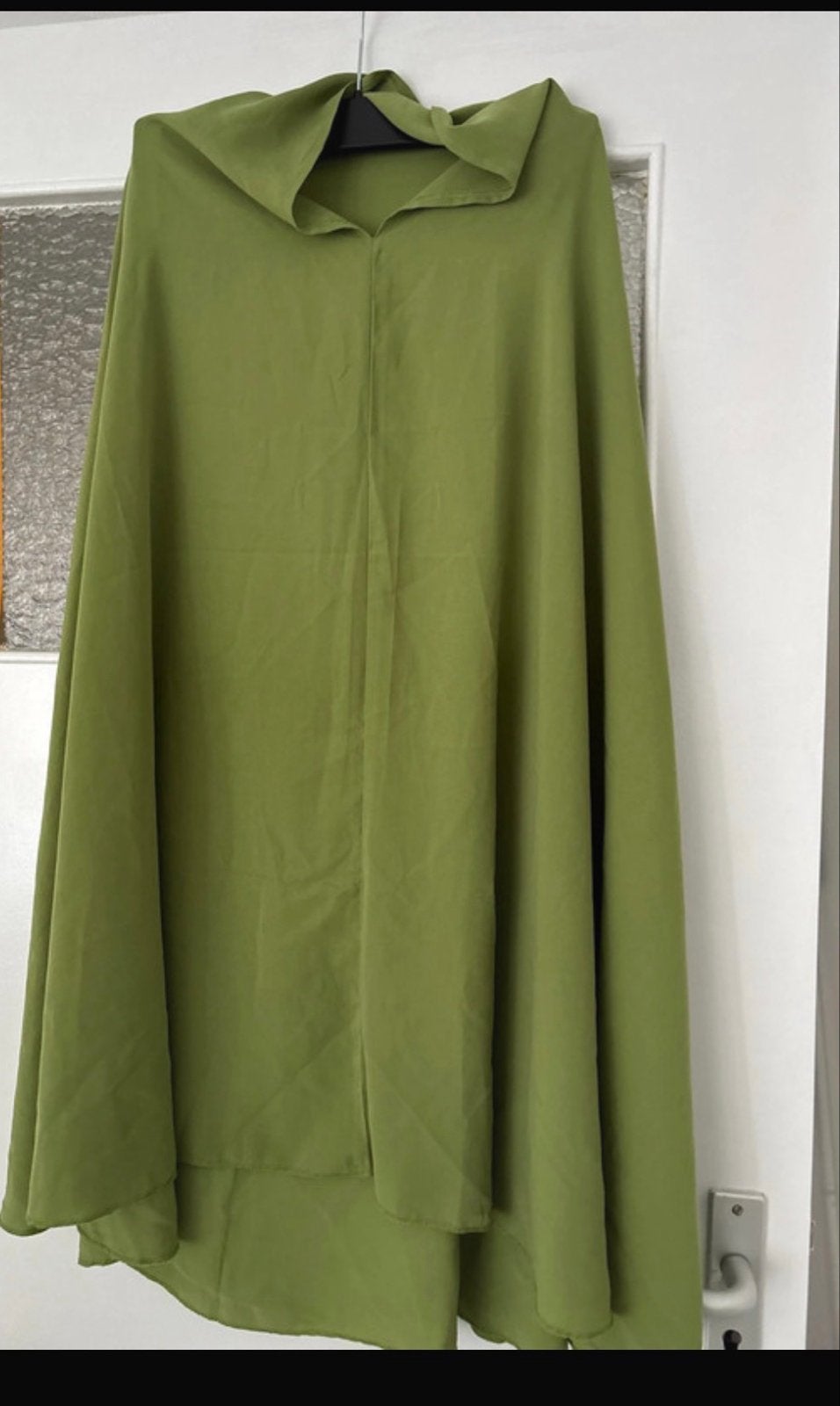 Mooie olijfgroene hijab/cape, Ophalen of Verzenden, Zo goed als nieuw