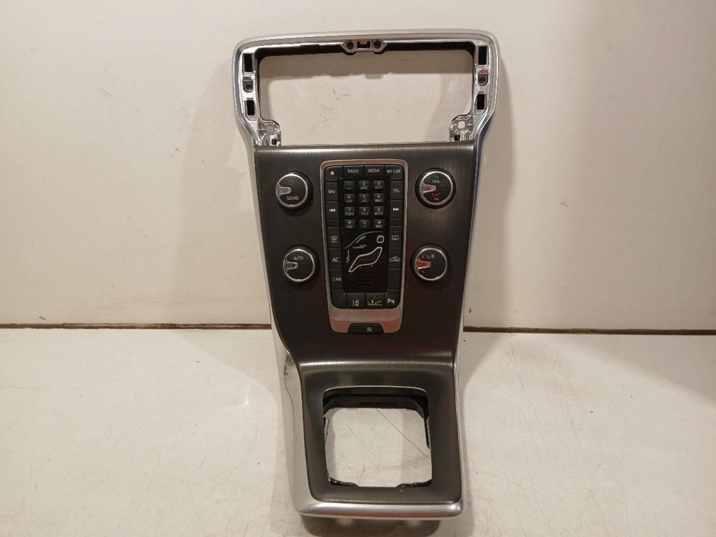 Middenconsole Volvo V40, Onderdelen@venauto.nl, Van der Ven Autorecycling B.V., Gebruikt, Ettenseweg 76, 4706 PB Roosendaal, The Netherlands